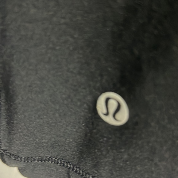 Lululemon Black tank top with Built in bra size 4 - Picture 4 of 5